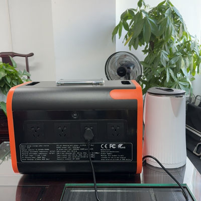 Hệ thống lưu trữ năng lượng điện di động 4400W Điện áp mặt trời 2400W2048wh
