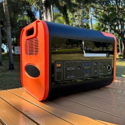 800W đầu vào năng lượng mặt trời 2200W Điện năng lượng liên tục Trạm điện mặt trời di động để sạc ngoài trời
