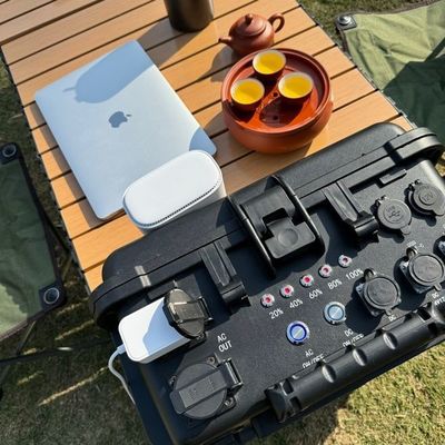 Nhà máy điện 6kw màu đen ABS hợp kim ngoài trời Cung cấp điện di động cho những cuộc phiêu lưu ngoài trời