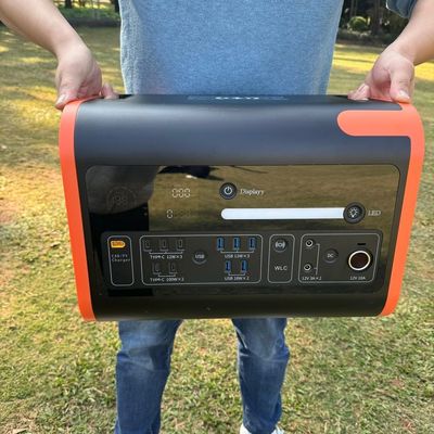 Trạm điện di động pin lithium Máy phát năng lượng mặt trời 2000W 2200W để sạc xe hơi