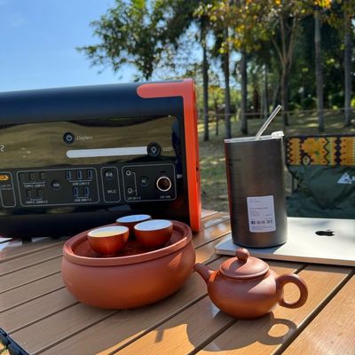 Trạm điện di động ngoài trời Máy phát năng lượng mặt trời 2200W với tần số đầu ra 50/60Hz