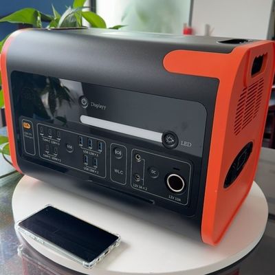Nhà máy điện năng lượng lưu trữ năng lượng di động sạc năng lượng mặt trời 800W màu đen với màu cam
