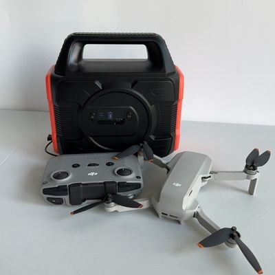 Máy phát điện di động có công suất lớn 300W tái chế cho cắm trại ngoài trời và sạc máy bay không người lái