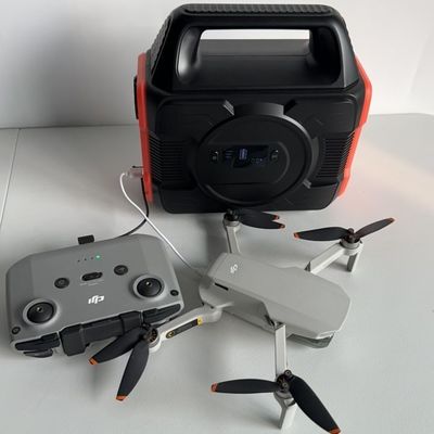 Trạm điện mặt trời di động di động 300W/600W/2200W Bộ sạc USB với pin tháo rời
