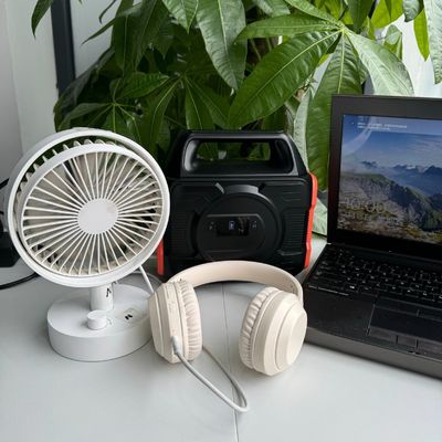 Năng lượng cao 300W Nhà máy lưu trữ năng lượng RV ban công với đèn LED Điện thoại di động Điện năng AC S3