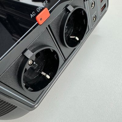 Trạm điện di động 600W Có thể tháo rời 576wh/14.4V/40ah Capacity pin Máy phát năng lượng mặt trời