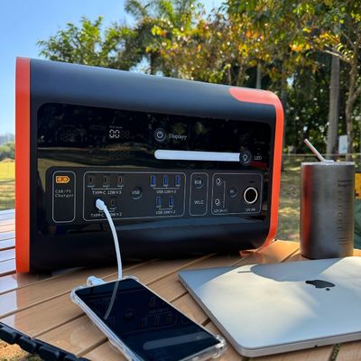 Trạm dự phòng nhà ngoài trời 2200W Đường sóng sinus tinh khiết Inverter di động Máy phát năng lượng mặt trời