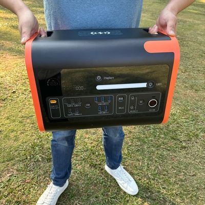 Nhà máy năng lượng mặt trời ngoài trời tùy chỉnh 2000W với cắm tiêu chuẩn của Mỹ và tuổi thọ dài