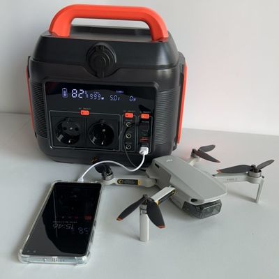 Máy phát điện mặt trời di động 600W với đầu ra điện di động USB DC AC loại C là MPPT