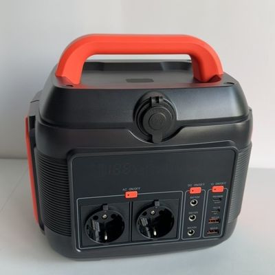 Máy phát điện mặt trời di động 600W với đầu ra điện di động USB DC AC loại C là MPPT