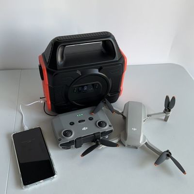 Trong nhà / ngoài trời pin lithium Đài sạc di động 300W/288W Trạm điện mặt trời di động