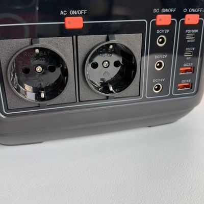 Nhu cầu năng lượng khẩn cấp Trung tâm điện gia đình với pin lithium 600W và đèn LED 11W