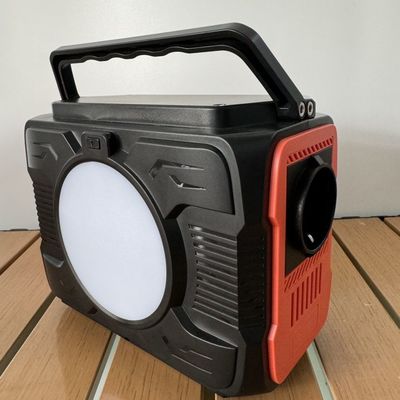 Trạm năng lượng mặt trời di động 200W với đèn LED AC Điện năng 5V-20V / 2A Adapter Input