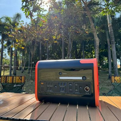 Máy phát điện di động 1000W Sạc năng lượng mặt trời ổ cắm đầu ra AC cho nhà máy điện ngoài trời 2200W