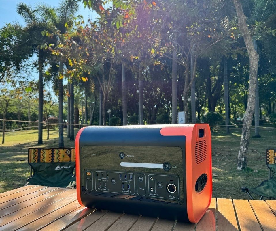 1800W 2000W 2200W Trạm điện gió mặt trời di động có thể sạc lại cho năng lượng tái tạo