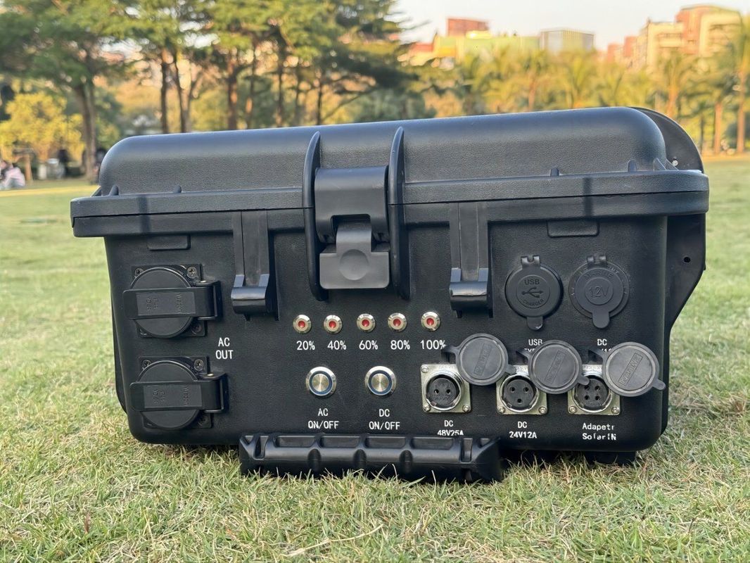 Máy phát điện năng lượng mặt trời di động 3000W AC Pure Sine Wave Output và ABS Alloy Shell Material