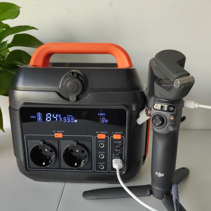 S6 600W điện di động Nhà máy điện mặt trời với pin lithium và đầu ra sóng sinus