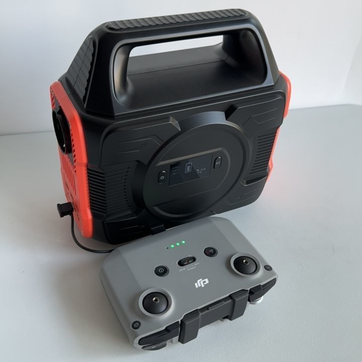 Trạm điện mặt trời di động 300W/110/220V-50Hz/60Hz với chức năng điện chờ