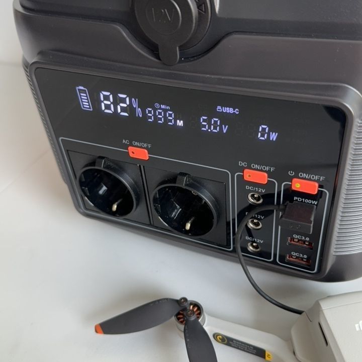 600W Điểm cung cấp năng lượng lưu trữ năng lượng lithium di động với pin mặt trời sạc 60W